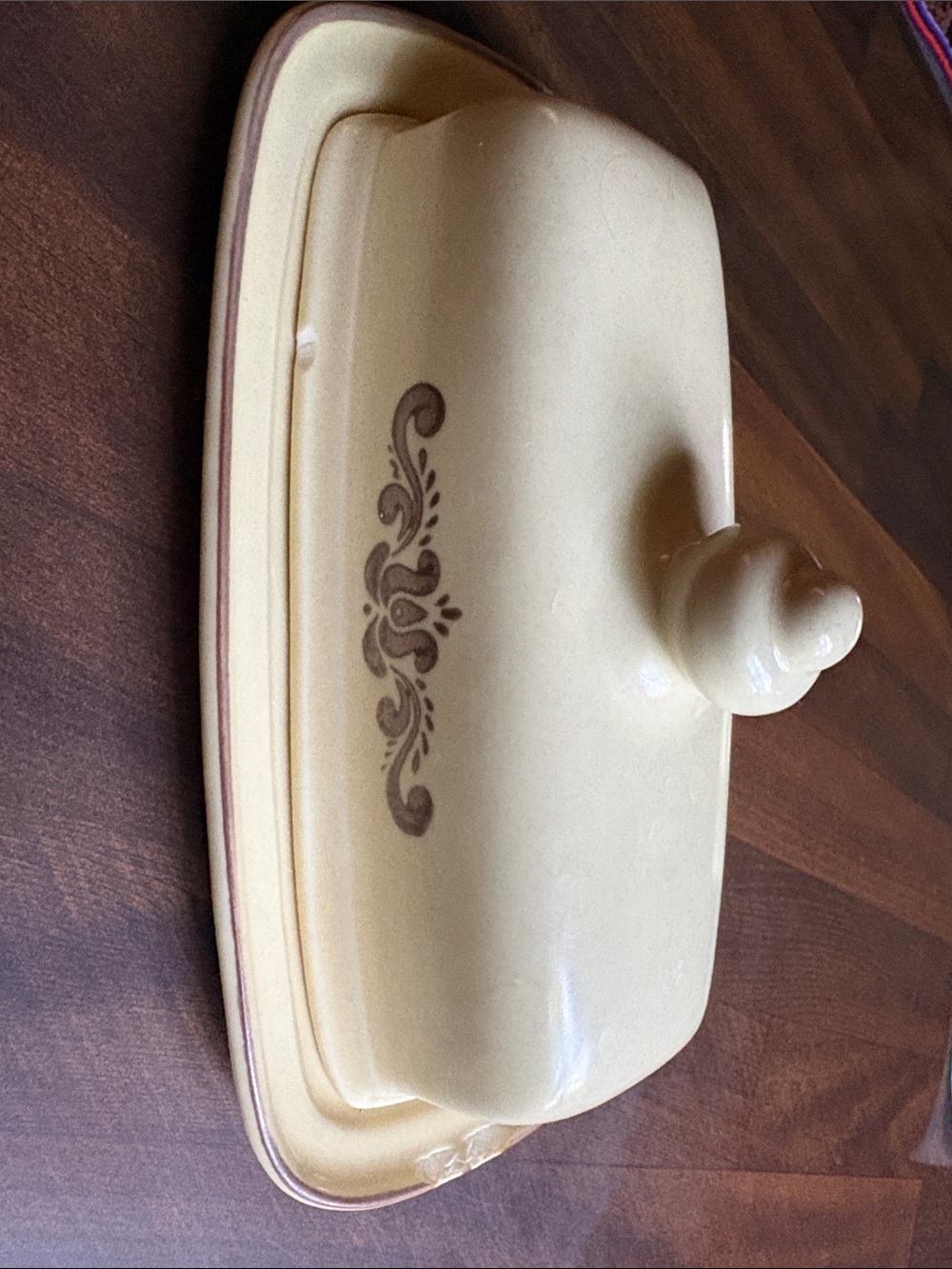Pfaltzgraff Stoneware Butter Dish with Decorative Brown Accent